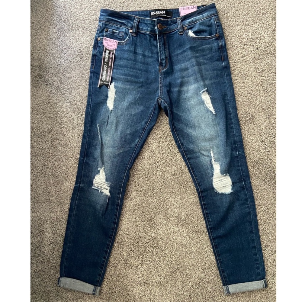 Enjean Disstressed Skinny Jeans
